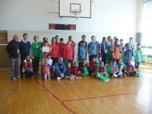 Účastníci goalballového kempu v Plzni.